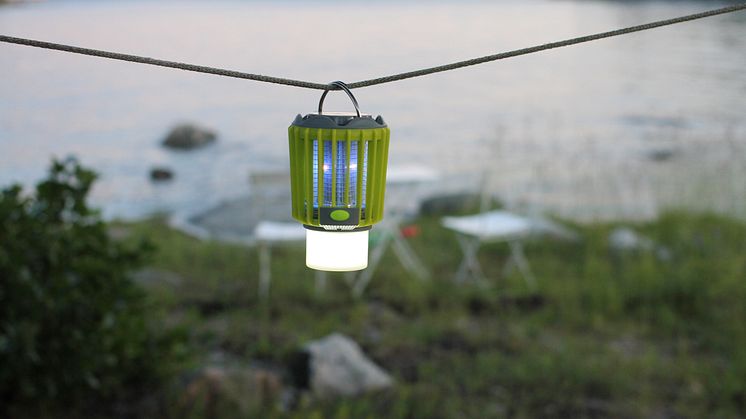 Myggfälla med campinglampa