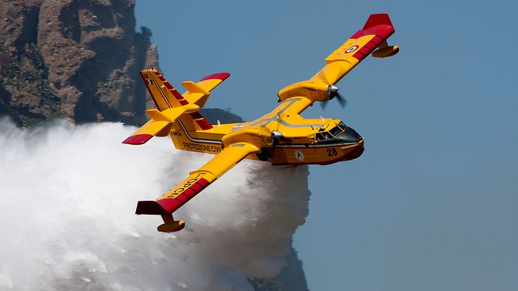 5. Canadair CL-415