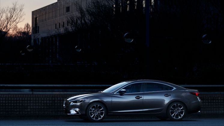 Mazda6 Sedan i färgen Machine Grey metallic