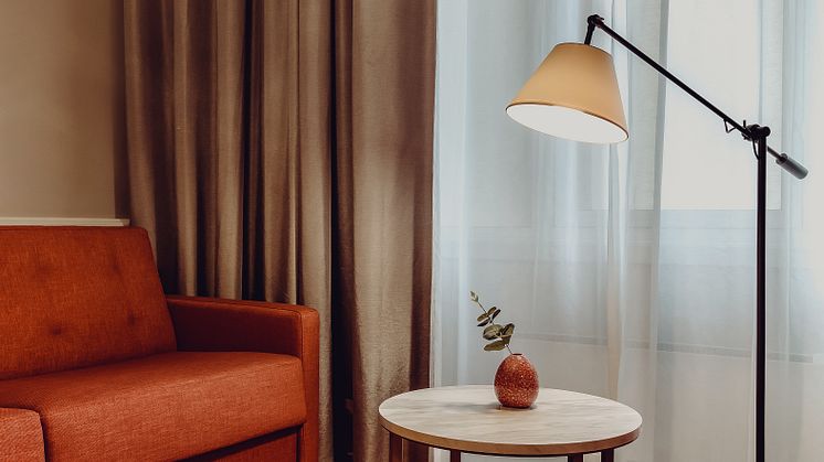 deluxe-room-seating-area-4-clarion-collection-hotel-grand-bodø (1)