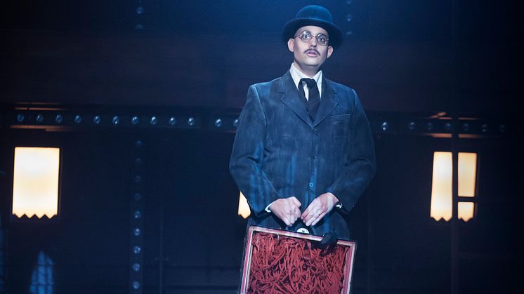 Satyagraha på Folkoperan i samarbete med Cirkus Cirkör