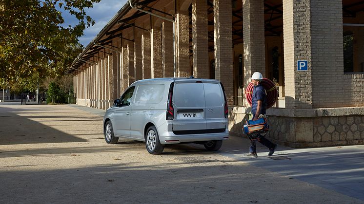 TRANSIT CONNECT_LADBAR HYBRID SWB (4).jpg