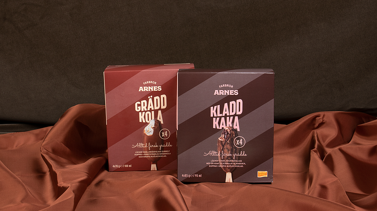 Från vänster: Farbror Arnes Gräddkola flerpack och Farbror Arnes Kladdkaka flerpack. 