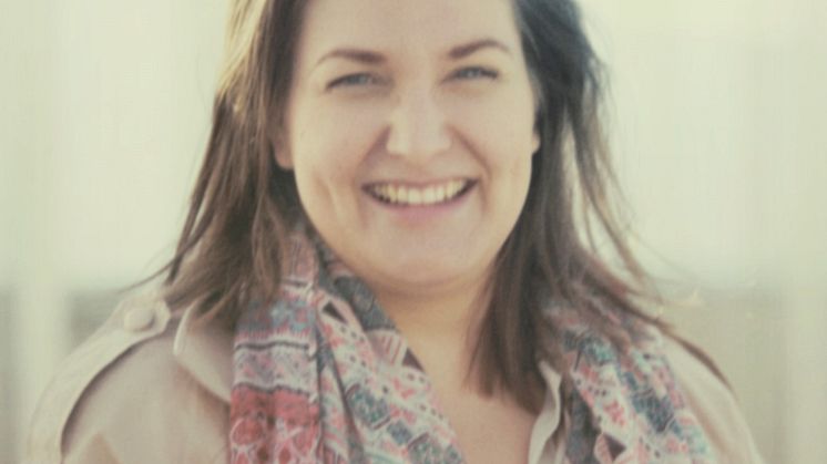 Izabelle skapar relationer mellan husen