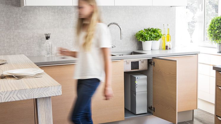 The compact, direct flow Bluewater Spirit water purifier fits neatly under the kitchen sink while supplying a family with clean water for their daily drinking, cooking and washing vegetable needs 