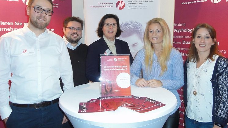 (v.li.): Steffen Robert, Daniel Schneider, Prof. Dr. Wera Hemmerich, Lisa Böving, Janina Reichert. Foto: Franz Motzko
