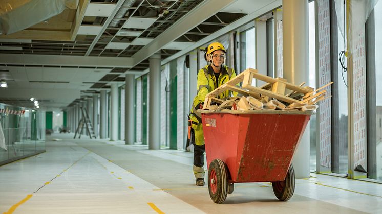 Ramirentrapporten visar att byggföretagen bl a tycker de kan bli bättre på att erbjuda miljöanpassade produkter, använda mer återbruk och oftare välja hållbara alternativ framför billigare. Foto: Ramirent