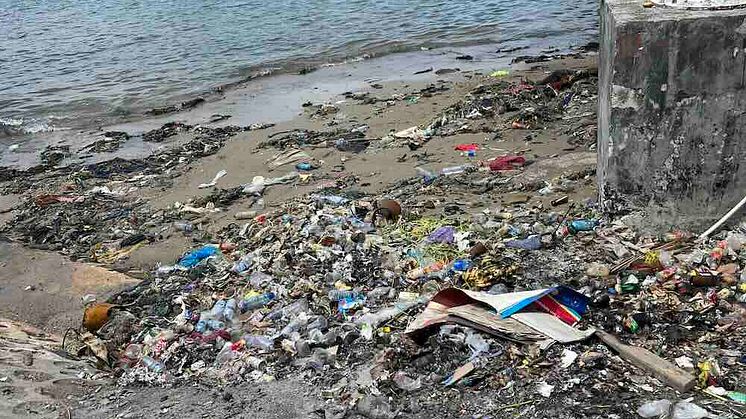 plast i hamnen.jpg
