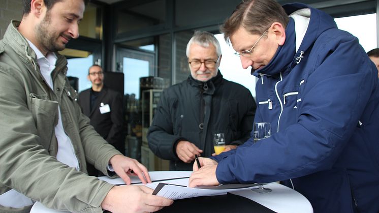 Erstes Forschungs- und Schulungsflugzeug auf dem Flugplatz Schönhagen an die Technische Hochschule Wildau übergeben