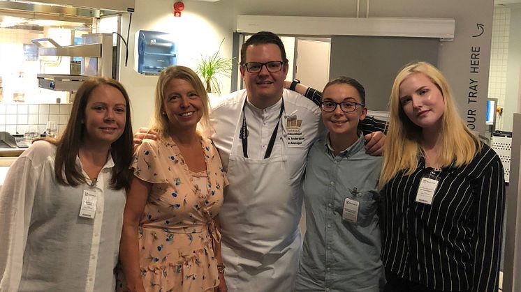 Kvinnliga kocknätverket TakeOver inbjudna av Kocklandslaget till träningsupplagning den 20 juni 2018. På bilden Fredrik Andersson tillsammans med Malin Karlsson, Lisa Lönner Pulkkinen, Agnes Fällman och Emma Strömberg Wikström.