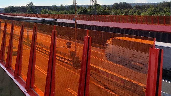 gop levererar 225 ton Plexiglas Soundstop till motorvägen i danska Silkeborg