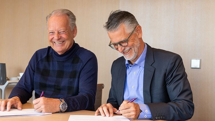 Hans Otterberg, Peter Svarrer signing acquistition