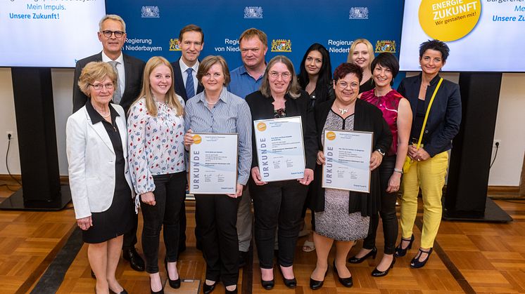 Bürgerenergiepreis_Niederbayern_2019_Gruppenbild_Preisträger