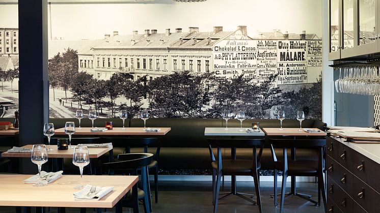 SE138-historical-wallpaper-set-table-clarion-collection-hotel-magasinet