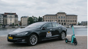 TIER Mobility och Taxi Stockholm
