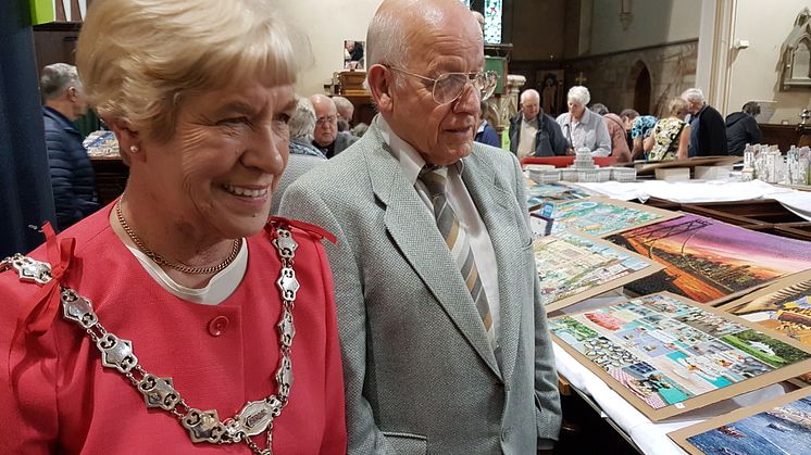 Picking up the pieces - Mayor opens Ramsbottom Jigsaw Festival