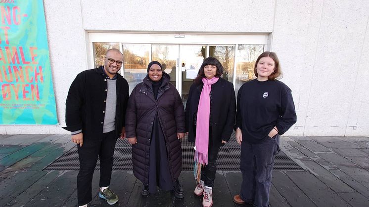 Byråd Omar S. Gamal sammen med Awo Abdulqadir fra Munch Ung, Shanti Brahmachari fra Tekstlab og Sara Lydiksen fra KIGO, som alle har fylt Gamle Munch med aktivitet. Foto: Jørgen Rist Holmen / Oslo kommune