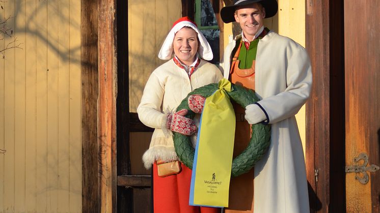 Kransmasen Victor och kranskullan Viktoria tar emot segrarna i TjejVasan och Vasaloppet 2015!