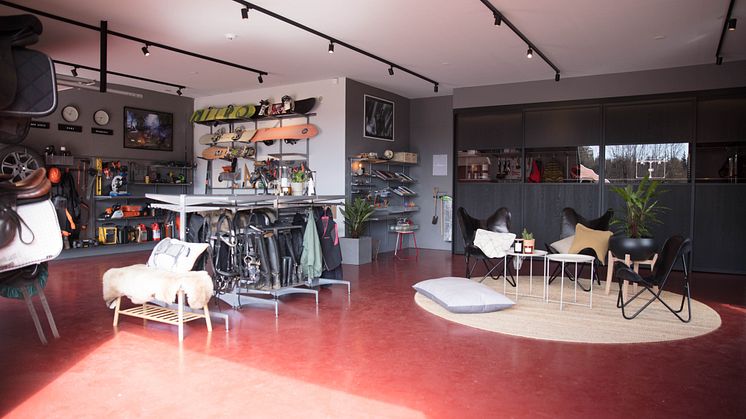 Elfa_Garage_Storage_Interior_Click-in_system_Classic_Slidingdoor_Artic_2021_05_6257