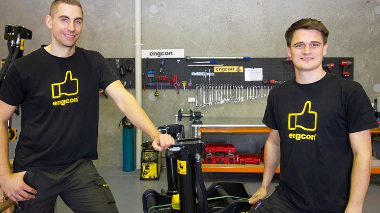 Från vänster: Per-Oskar Svedberg, som ansvarar för det nya Australien-kontoret, och Aurélien Garel som arbetar med Teknisk support och reservdelar
