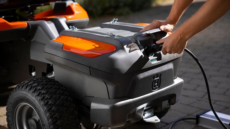 Batteridriven åkgräsklippare för markägare – gör mer än att klippa gräset