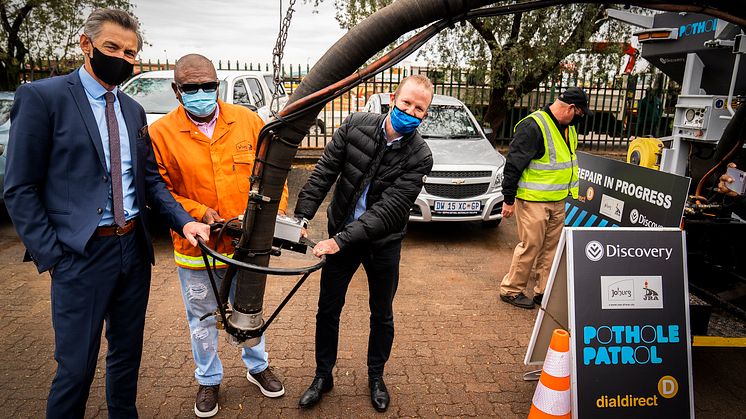 From Left to Right: Dialdirect's Bradley Du Chenne, Joburg Mayor Geoff Makhubo, and Discovery Insure Chief Executive Officer, Anton Ossip, at the launch of Pothole Patrol in Lenasia earlier today.