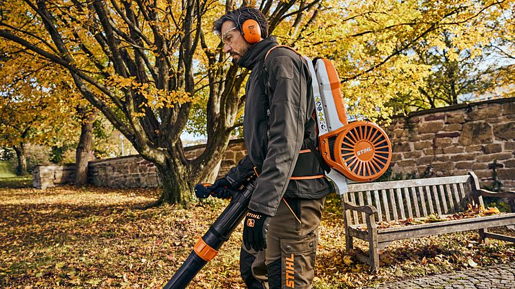 STIHL_BGA_300_2.jpg