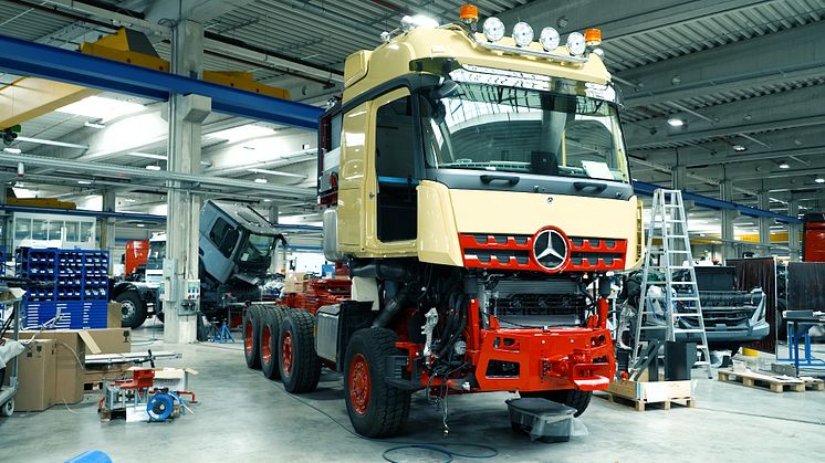 Paul Group baut Mercedes-Benz Schwerlast-Lkw um