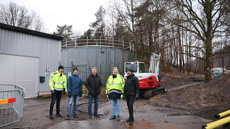 Fr vänster: Besha Welander, gruppchef/projektledare Mölndal Energi, Richard Lundström energiförsäljare Mölndal Energi, Pontus Frygner, Senior konsult på Bengt Dahlgren, Jonas Hansson projektledare Mölndal Energi & Pouria Tavakol, energiingenjör Förbo
