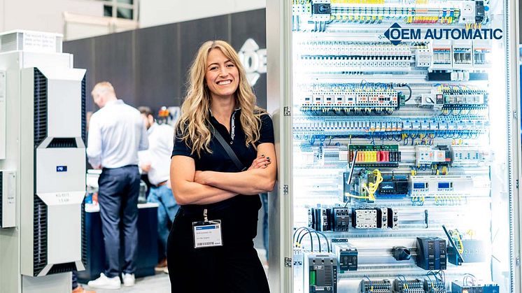  Jennifer, marknadskommunikatör på OEM Automatic och projektledare för våra mässor