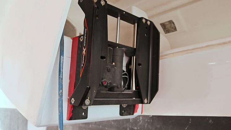 Hi-res image - YANMAR - SeaStar Xtreme jackplates installed on X-IT provide complete thrust support and rapid hydraulic response when required