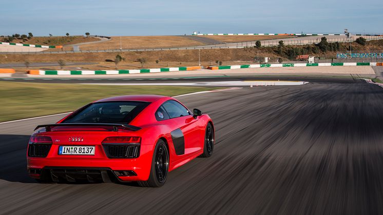 R8 Dynamite Red rear right side
