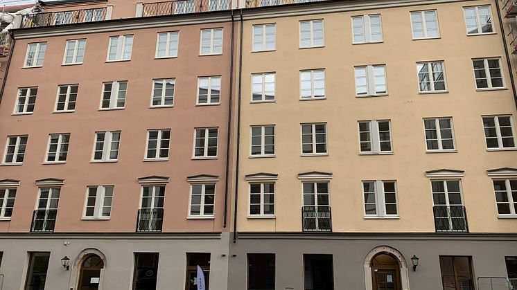 Igår lämnades nycklarna ut till de första bostadshyresgästerna till kvarteret Nacka Grace, Wallenstams 1920-tals klassicistiska nyproduktion mitt i Centrala Nacka.