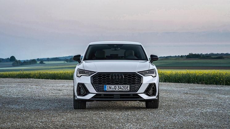 Audi Q3 Sportback 45 TFSI e (Gletsjerhvid)