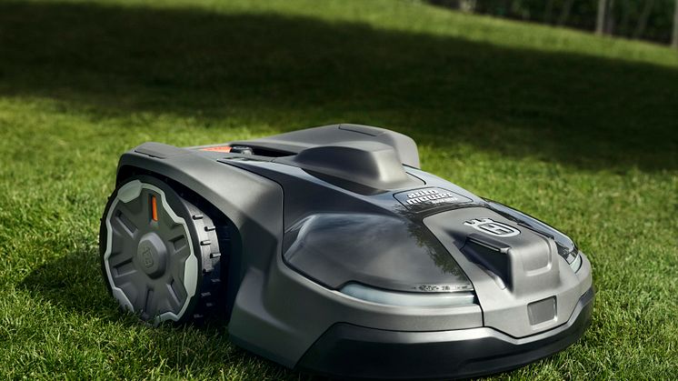 Husqvarnas första robotgräsklippare utan slinga för villaägare