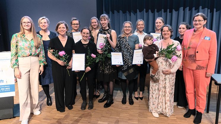 Deutscher Hebammenpreis für innovative Hebammenarbeit erstmals verliehen
