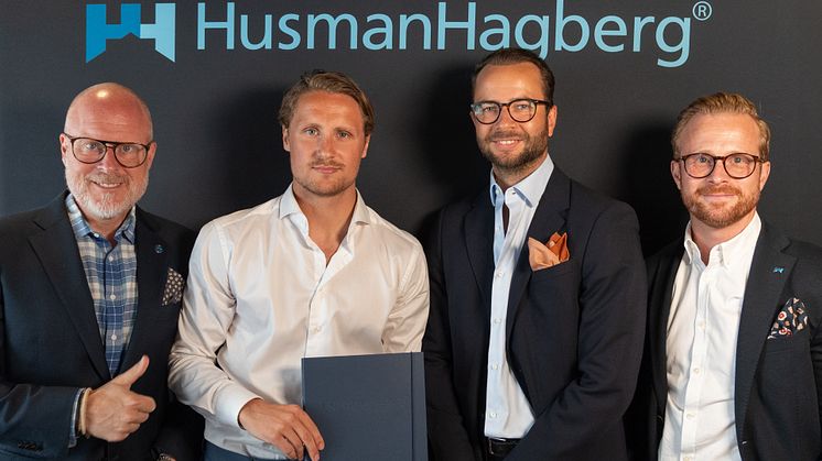 Christian Hjort, Expansionsansvarig, Jens Berg och Anton Ström, båda Franchisetagare i Huddinge samt Fredrik Kjell, VD HusmanHagberg.