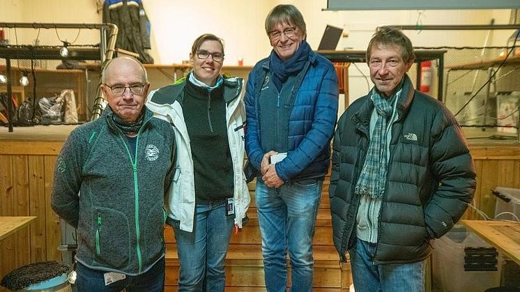 Forskerne som formidlet sin forskning til elevene var fra v. Ragnar L. Olsen fra UiT, og Claudia Halsband, Frank Beuchel (Akvaplan-niva) og Geir W. Gabrielsen (NPI). Foto: Jonatan Ottesen/UiT