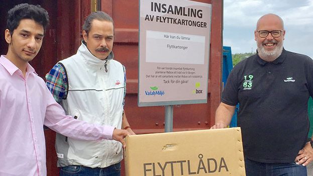 Den 8 augusti invigs behållaren för ”Insamling av flyttkartonger” på Återbruket i Köping, ett samarbete mellan Rebox och VafabMiljö.