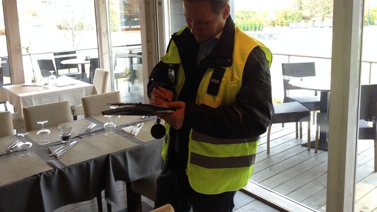 Jarkko Ruokonen at Suomen radonhallinta measures radon at a workplace in Finland.