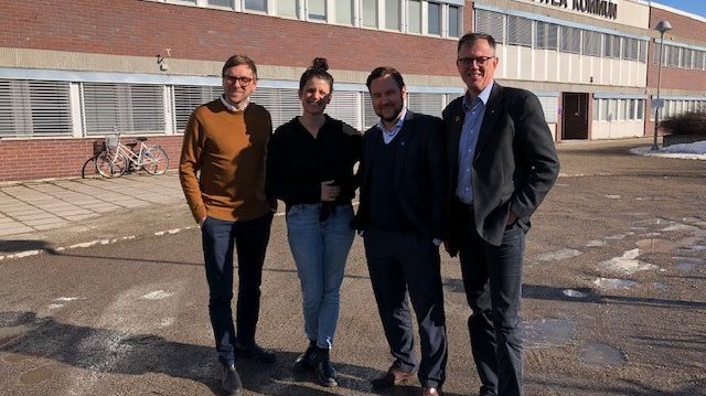 Nicklas Larsson, Lisa Hellmér, Tobias Lindfors och Anders Lundkvist uppmanar Piteåbor att handla lokalt.