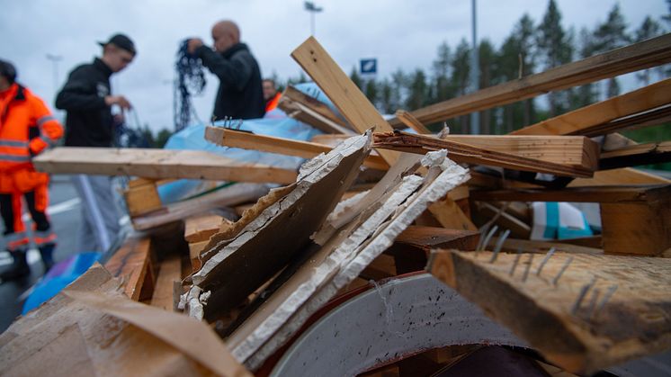 Från 15 maj utökar Vakin öppettider på Gimonäs och Klockarbäckens återvinningscentraler och inför söndagsöppet och längre öppettider på helgen.
