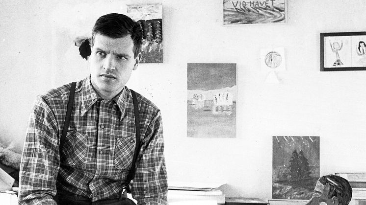 Porträtt Åke Pallarp i sin ateljé på Brännkyrkagatan, 1964