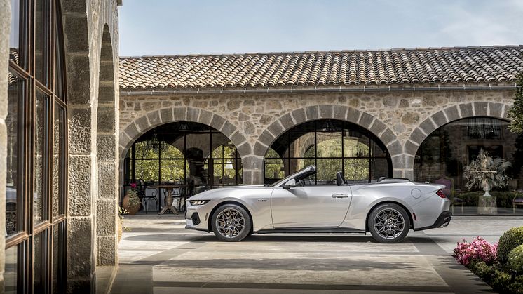 2024 FORD MUSTANG CONVERTIBLE (3)