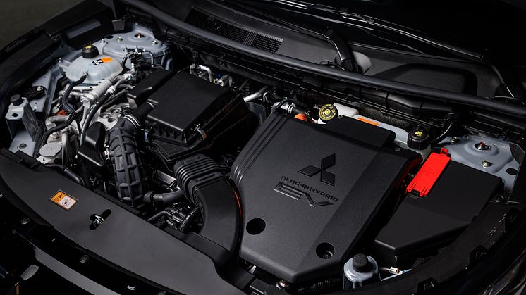 New Outlander PHEV_025L.jpg