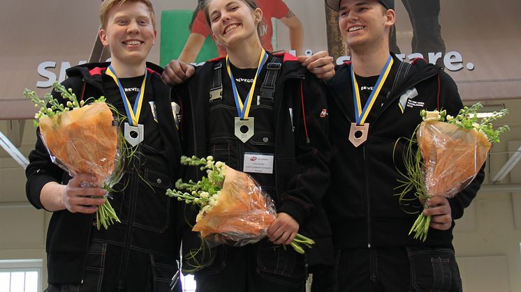 Final i SM för unga plåtslagare 2015: Vinnarna Sofia Sörliden, Viktor Wahrenberg och Albin Ählman