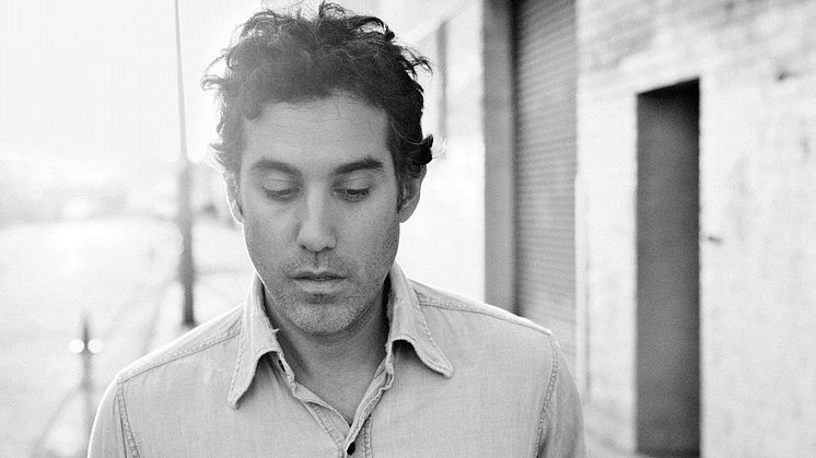 Möt Joshua Radin som är känd för att leverera de mest magiska livespelningarna när han i februari  spelar för utsålt Södra Teatern i Stockholm. 