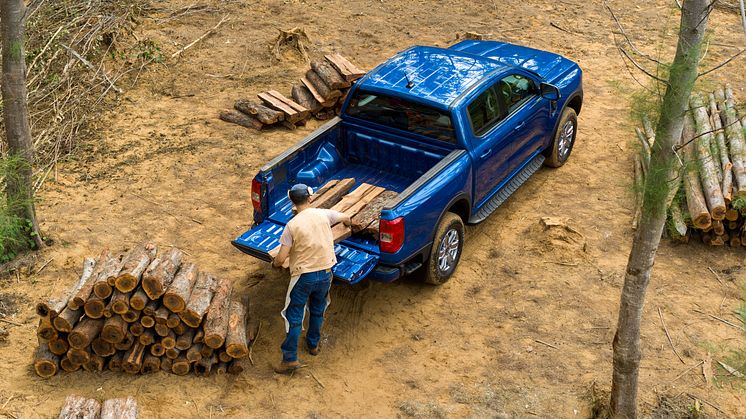 2022Ford_NextGenRanger_XLT_cargomanagement