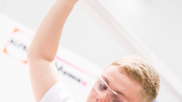 Johannes Johnsson på Österänggymnasiets el- och energiprogram är en av många prisbelönta yrkeselever i Kristianstads kommuns skolor.