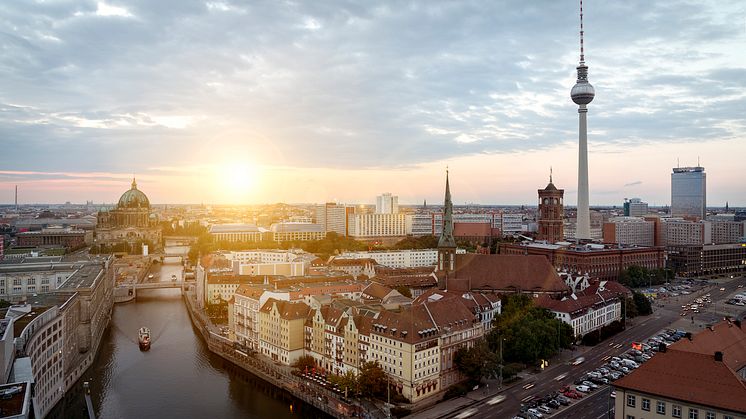 DEST_GERMANY_BERLIN_THEME_SUNSET_GettyImages-688034152_Universal_Within usage period_44844